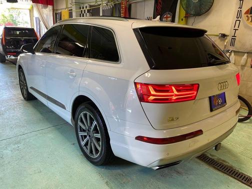Carrara White 2018 Audi Q7 3.0T Prestige