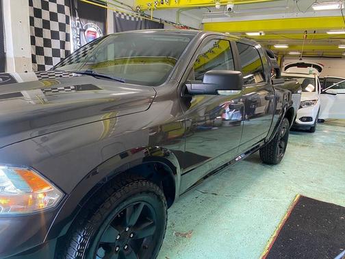 Granite Crystal Metallic Clearcoat 2016 RAM 1500 Outdoorsman
