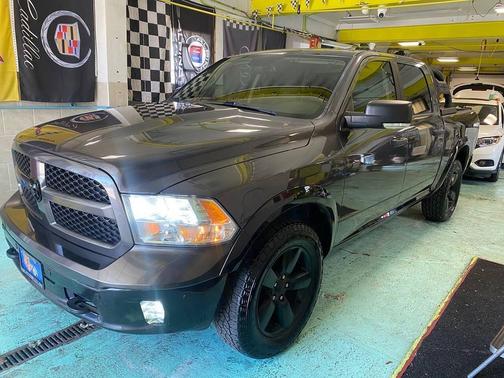Granite Crystal Metallic Clearcoat 2016 RAM 1500 Outdoorsman