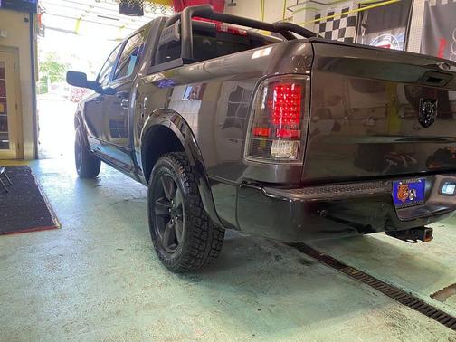 Granite Crystal Metallic Clearcoat 2016 RAM 1500 Outdoorsman