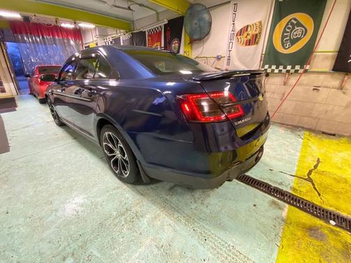 2016 Ford Taurus SHO