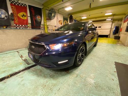 2016 Ford Taurus SHO