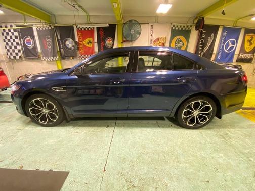 2016 Ford Taurus SHO