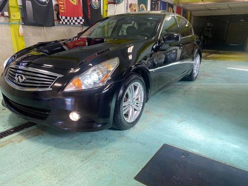 2015 INFINITI Q40 Base