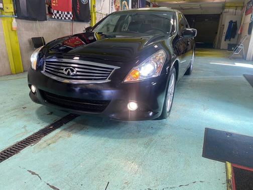 2015 INFINITI Q40 Base