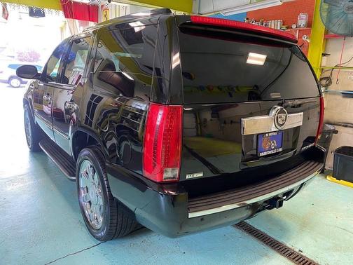 2010 Cadillac Escalade Luxury