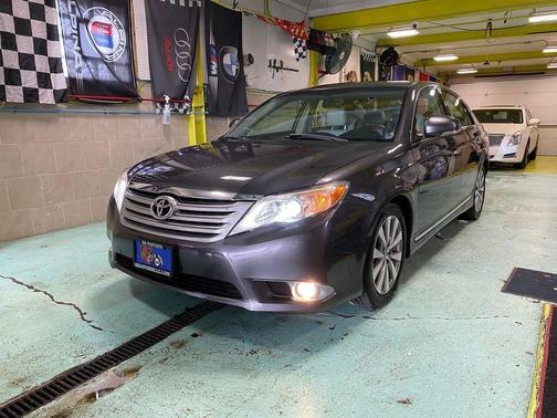 Magnetic Gray Metallic 2011 Toyota Avalon Limited