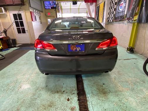 Magnetic Gray Metallic 2011 Toyota Avalon Limited