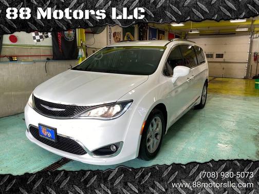 Bright White Clearcoat 2017 Chrysler Pacifica Touring-L