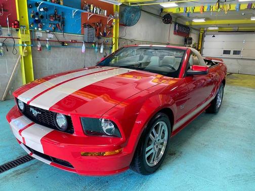 2005 Ford Mustang GT Premium