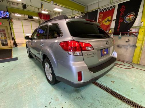 Ice Silver Metallic 2012 Subaru Outback 2.5i Premium