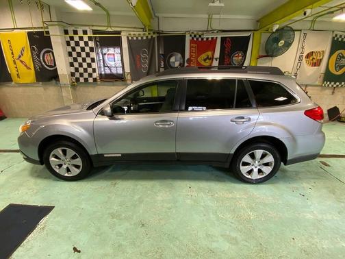 Ice Silver Metallic 2012 Subaru Outback 2.5i Premium