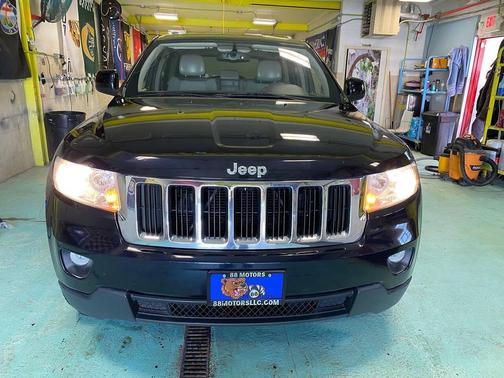 Blackberry Pearlcoat 2011 Jeep Grand Cherokee Laredo