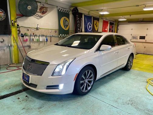 White Diamond Tricoat 2013 Cadillac XTS Luxury