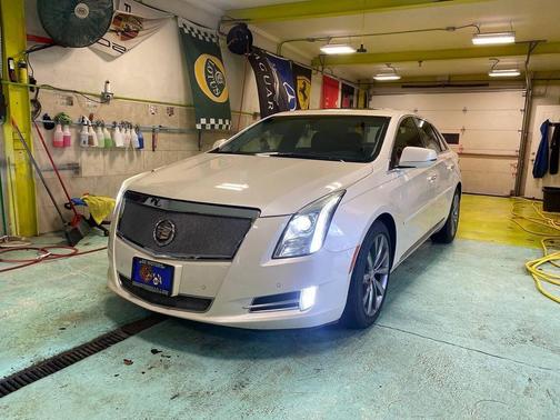 White Diamond Tricoat 2013 Cadillac XTS Luxury