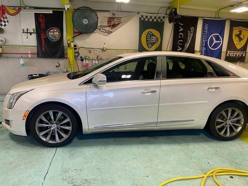 White Diamond Tricoat 2013 Cadillac XTS Luxury