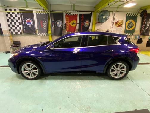 2018 INFINITI QX30 PURE