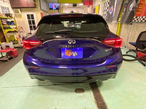 2018 INFINITI QX30 PURE