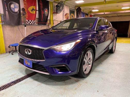 2018 INFINITI QX30 PURE