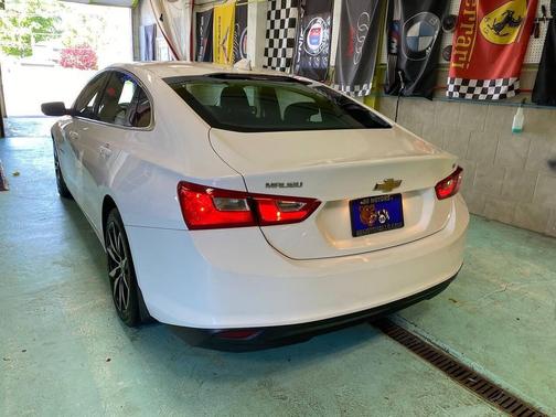 Summit White 2018 Chevrolet Malibu LT