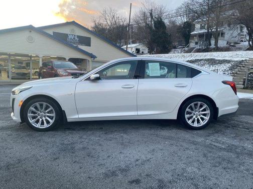 2022 Cadillac CT5 Luxury