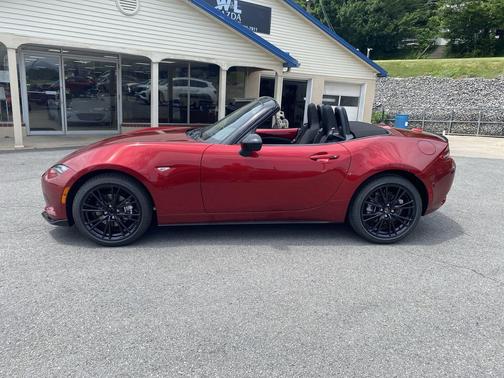 Soul Red Crystal Metallic 2026 Mazda MX-5 Miata Club
