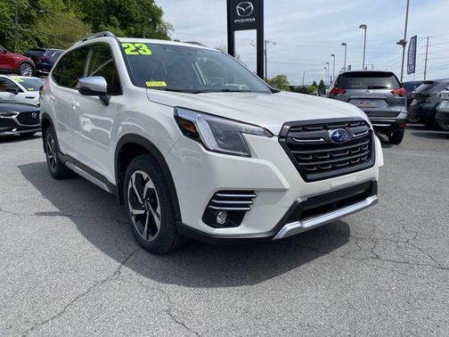 Crystal White Pearl 2023 Subaru Forester Touring