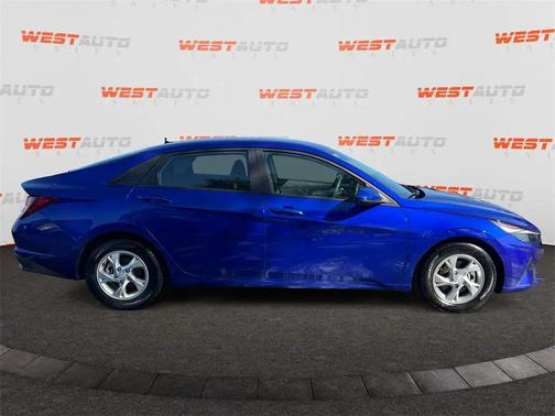 2023 Hyundai ELANTRA SE