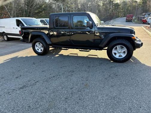 2020 Jeep Gladiator Sport