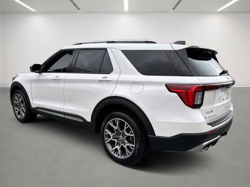 Star White 2025 Ford Explorer Platinum
