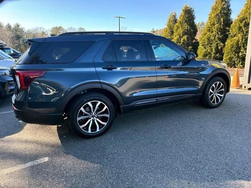 2024 Ford Explorer ST-Line