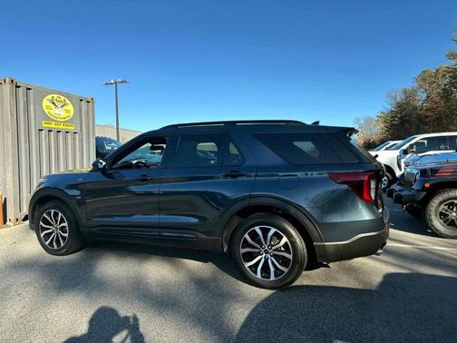 2024 Ford Explorer ST-Line