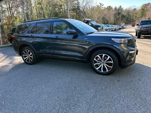 2024 Ford Explorer ST-Line