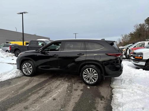 2024 Toyota Highlander Platinum