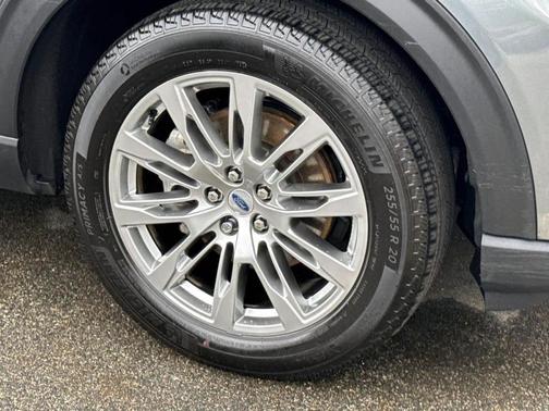 Carbonized Gray Metallic 2025 Ford Explorer Active