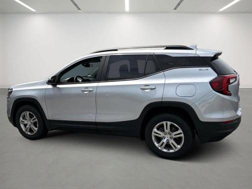 Quicksilver Metallic 2022 GMC Terrain SLE
