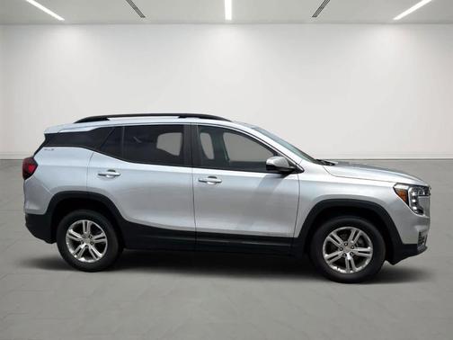Quicksilver Metallic 2022 GMC Terrain SLE