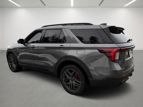 Carbonized Gray Metallic 2025 Ford Explorer ST-Line