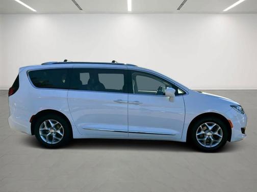 2019 Chrysler Pacifica Touring-L Plus