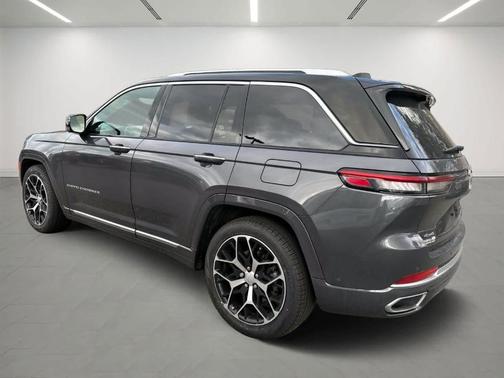 2022 Jeep Grand Cherokee Summit