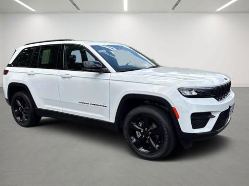 Bright White Clearcoat 2023 Jeep Grand Cherokee Altitude