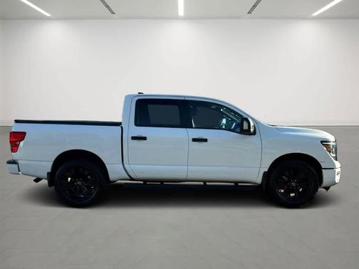 2023 Nissan Titan SV
