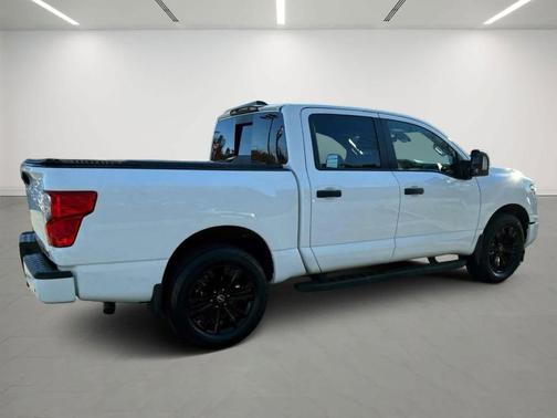 2023 Nissan Titan SV