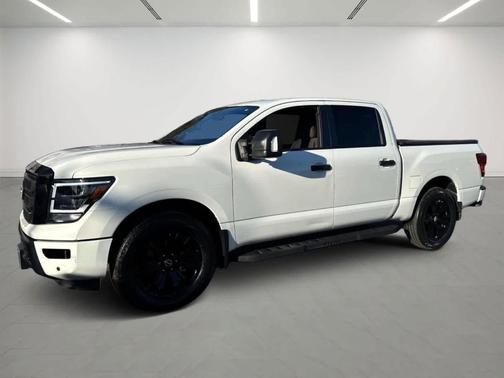 2023 Nissan Titan SV