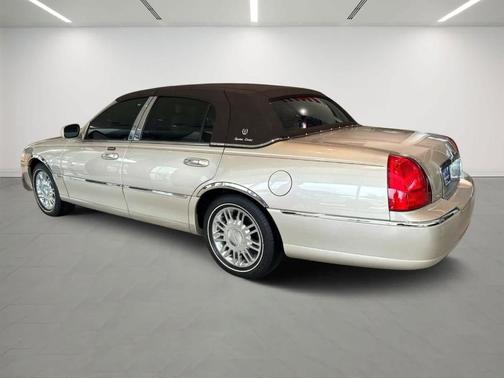 2007 Lincoln Town Car Signature Limited