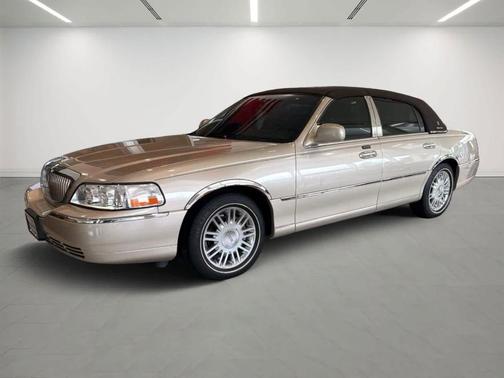 2007 Lincoln Town Car Signature Limited