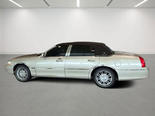 2007 Lincoln Town Car Signature Limited