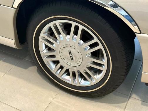 2007 Lincoln Town Car Signature Limited