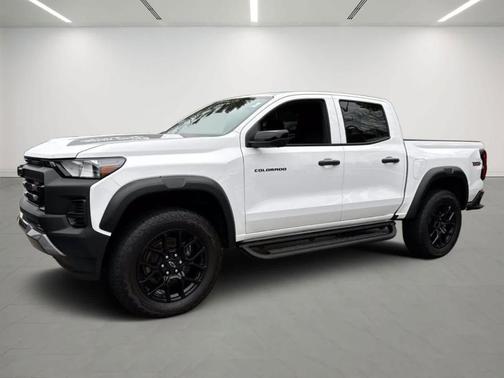 Summit White 2024 Chevrolet Colorado Trail Boss Truck