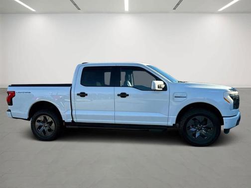 2022 Ford F-150 Lightning LARIAT